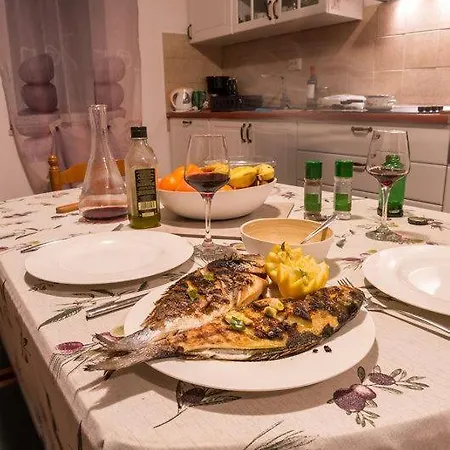 House Rea With Bbq And Two Terrace Holiday home *