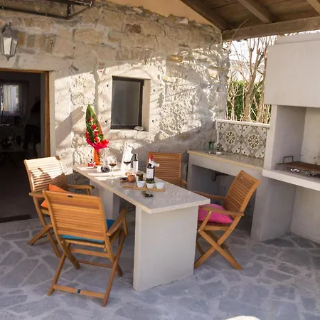 House Rea With Bbq And Two Terrace