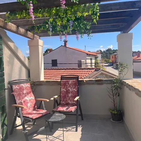 House Rea With Bbq And Two Terrace Holiday home